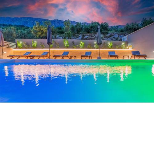 Luxury Apartment Lorena - Private Heated Pool -