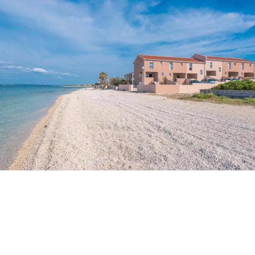 LUXURY APARTMENTS - LA VIR 3 & 4