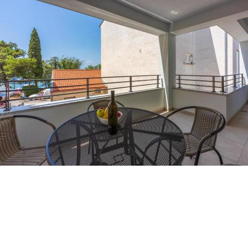 Luxury Apartments Lovorka 1 & 2****
