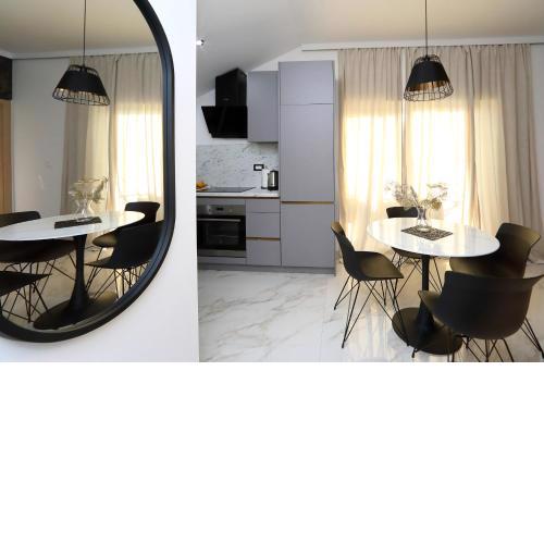 Luxury Apartments Monika near the sea with private parking