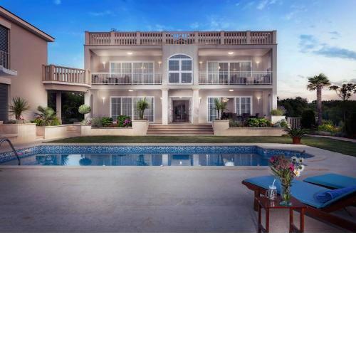 Luxury apartments Vila Carissa