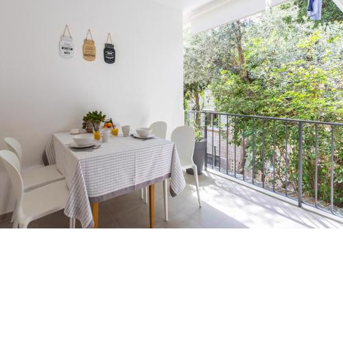 Luxury BonBon next to Banje beach and Old Town, great location