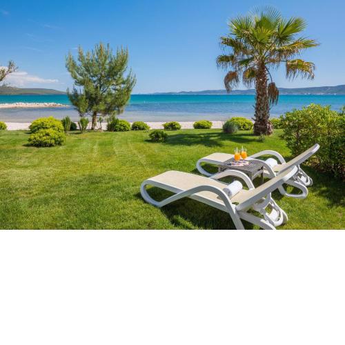 Luxury Design Beach Front Apartment
