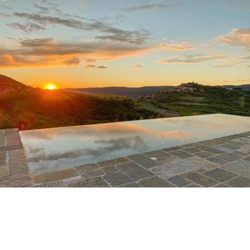 Luxury estate with 6 hectares land near hilltop town Motovun
