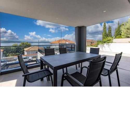 Luxury Pool Apartment With Sea View - Happy Rentals