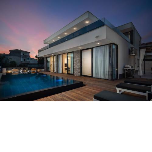 Luxury Villa Anchor