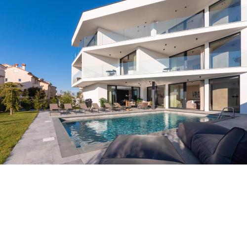 Luxury Villa Aruna