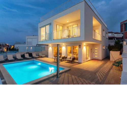 Luxury Villa Emily