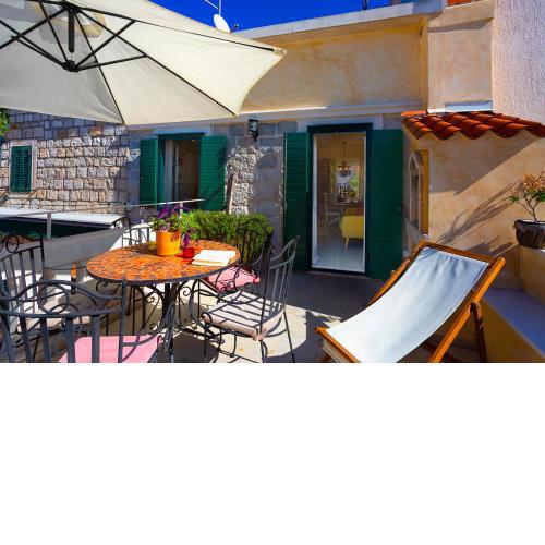 Luxury villa Kalalarga in the center of the town