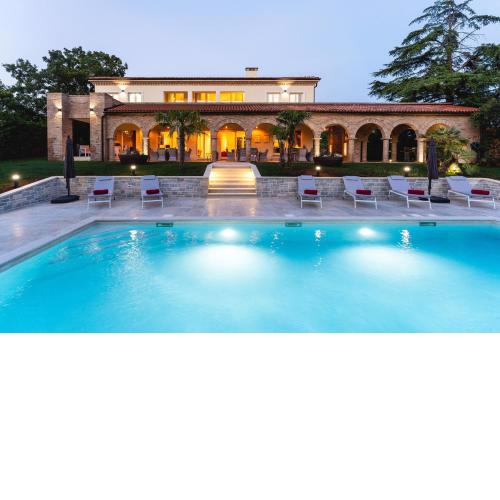 Luxury Villa Lionea in Poreč for 10 people with sea view & private pool