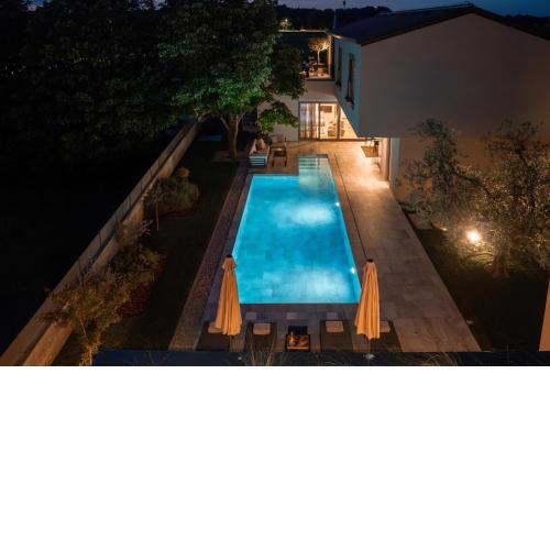 Luxury Villa Lipa Tree