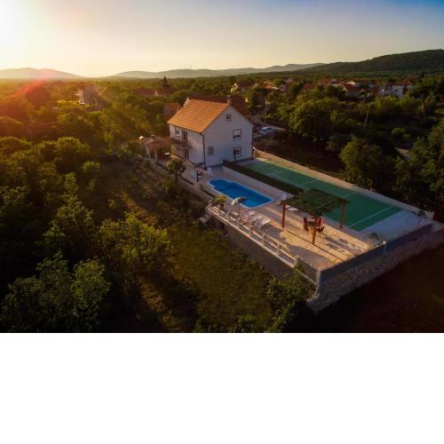 Luxury Villa Paloma Blanca with Heated Pool