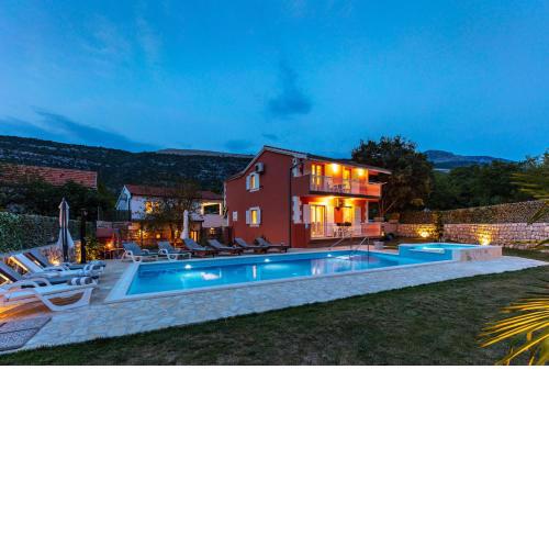 Luxury Villa Poquito