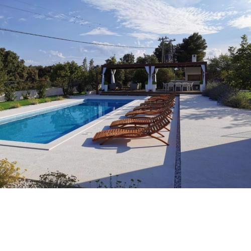 Luxury Villa Reina