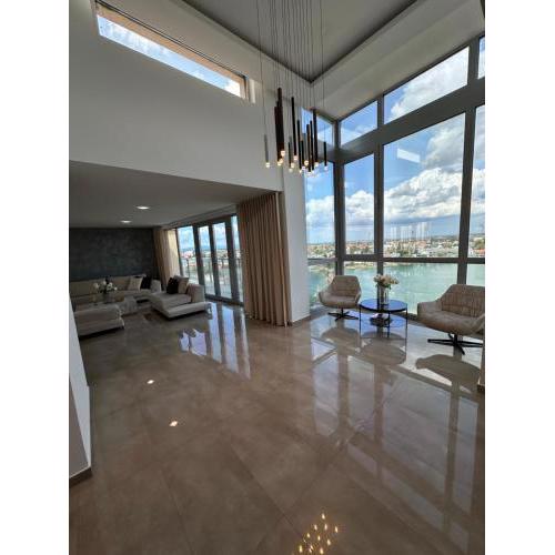 Luxusný Penthouse nad jazerami 230 m2, 3x garáž, WIFI