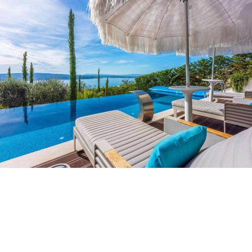 Luxusvilla mit Infinity-Pool, Wellnessbereich, 1 km zum Strand