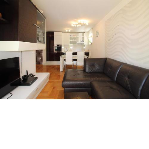 Macadamia apartment with garage parking