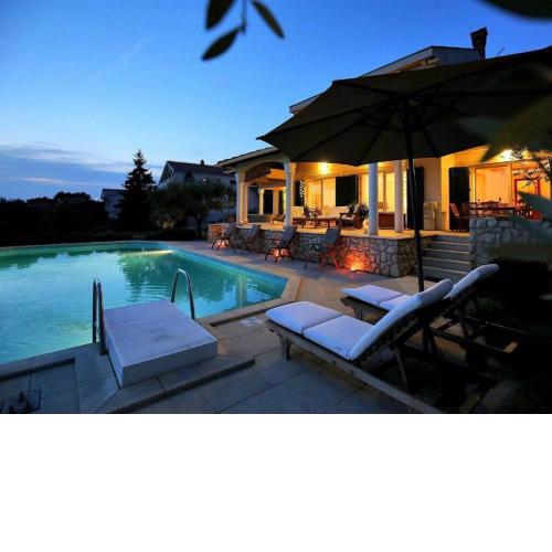 Magnificent Villa Clara with big pool