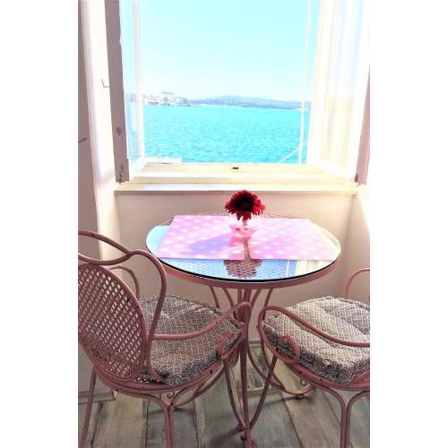 Main Square Apartments with sea view