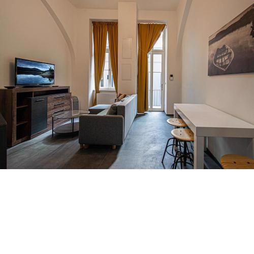 Main train station apartment close to the the Main Square!