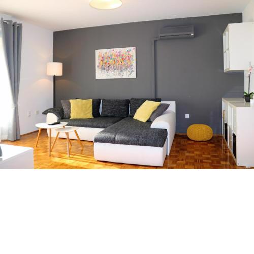 Maisey Apartment