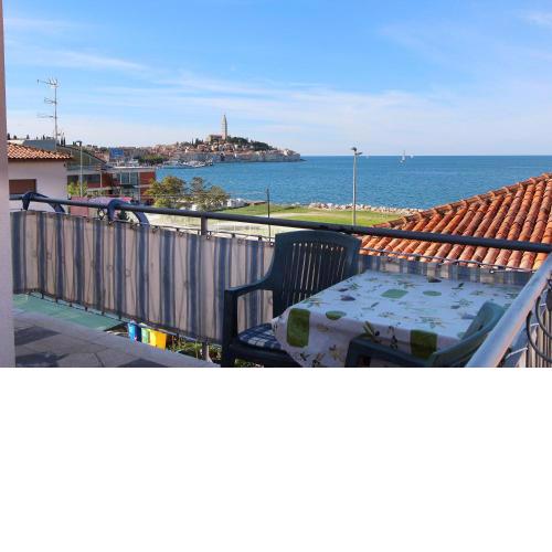 Malerisches Apartment nur 400 Meter zum Strand mit Meerblick - nur 10 Minuten zum Zentrum von Rovinj