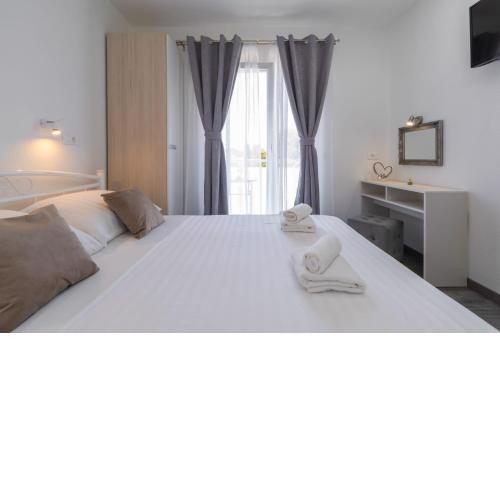 MALOA One bedroom White