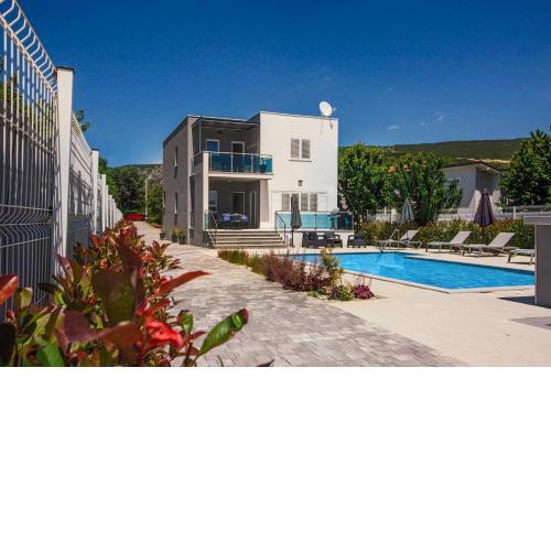 Mandalina HR Luxury Villa with Private Pool, Tennis Court and Boccie Alley