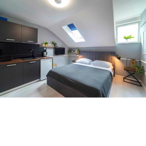 Manuela Studio Apartments, 4th floor, no elevator