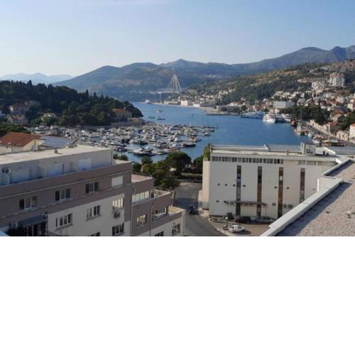 MARIA, Modern studio apartment with private parking