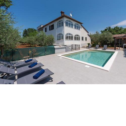 Marinela Korsa with Pool