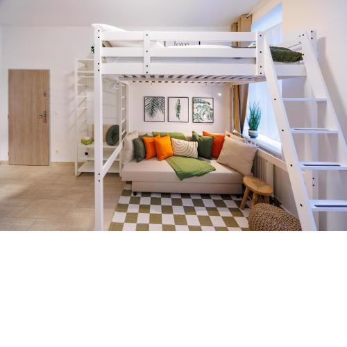 Market compact retreat