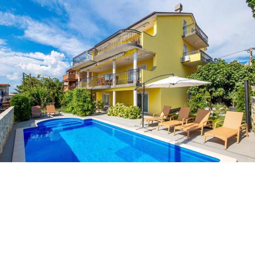 Maro Apartments