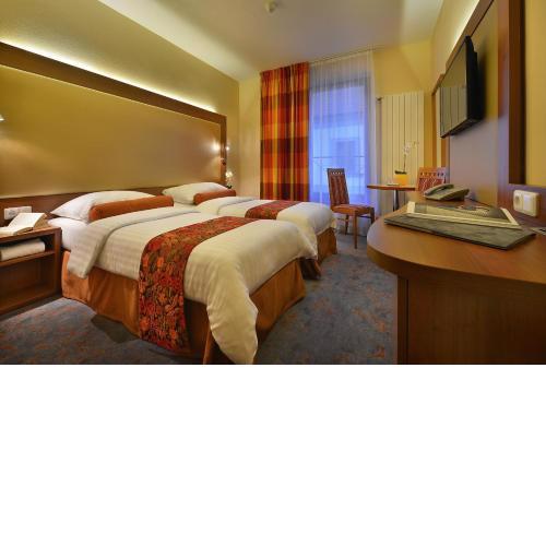 Maxmilian Lifestyle Resort