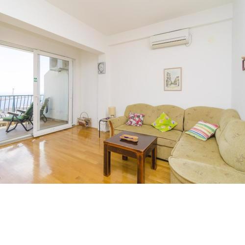 Medi Apartment - Two-Bedroom Apartment with Terrace and Sea View