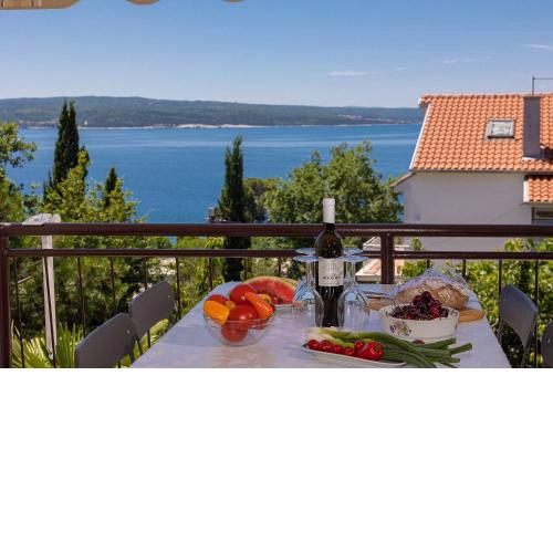 Mediterranes Apartment nur 150 Meter zum Strand mit Meerblick, Grillbereich, Privatparkplatz, WiFi