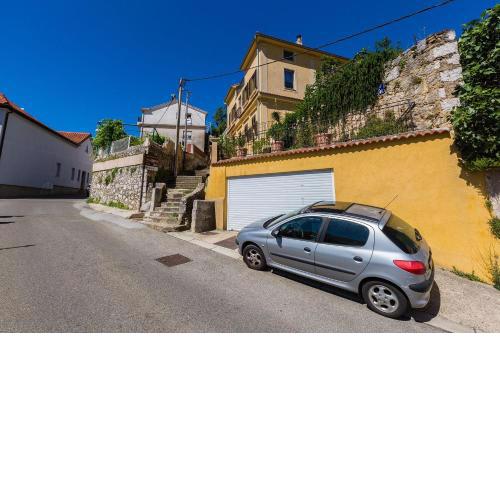Mediterranes Apartment nur 500 Meter zum Strand mit Blick auf den Fluss Dubracina