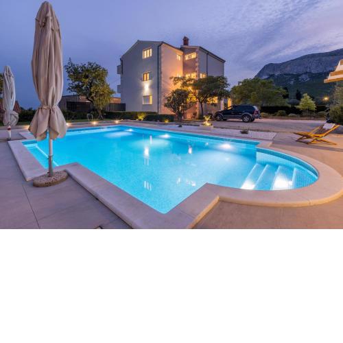 Melki for 12 people with private pool