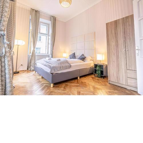 Metropolitan Charm: Stylish 2+1 Apt@ Vienna's Core