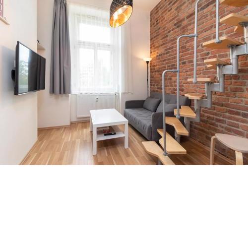 Mezzanine Beds, 10min to Centre with Offsite Parking