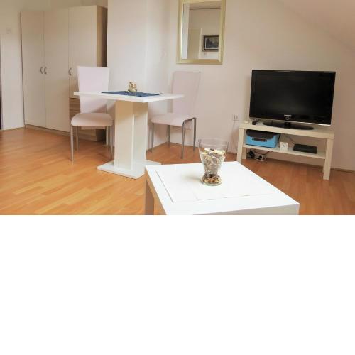 Mia Airport studio apartment