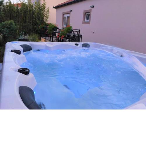 Mihael Holiday House