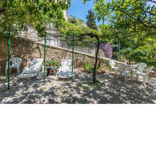 MILKA-sea view apartment in center