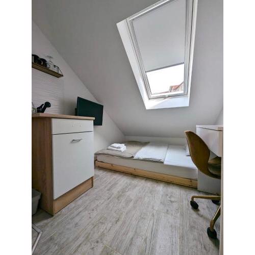 Miniscule Urban Tent