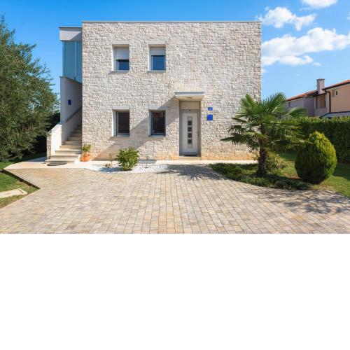 MIRJANA house with apartments