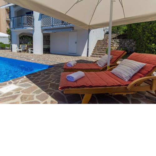 Mit tollem Pool nur 100 Meter zum Strand