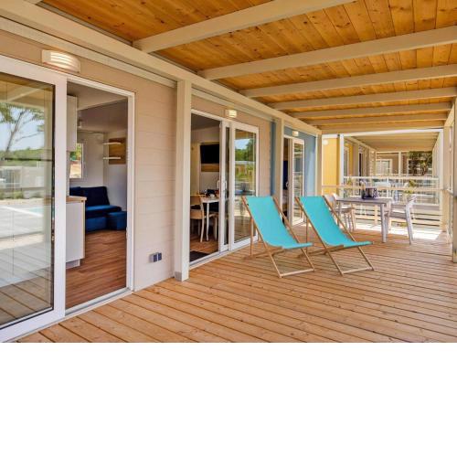 Mobile Homes with swimming pool