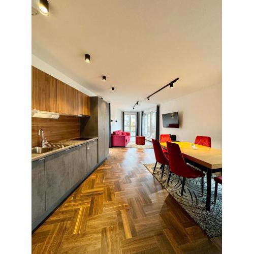 Möblierte Wohnung + Parkplatz und Terrasse