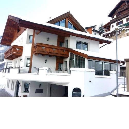 Modern Apartment in Hochgallmigg with Balcony