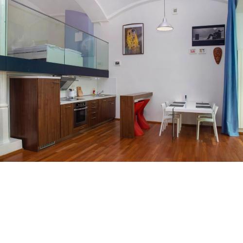 Modern apartment with terrace and air conditioning